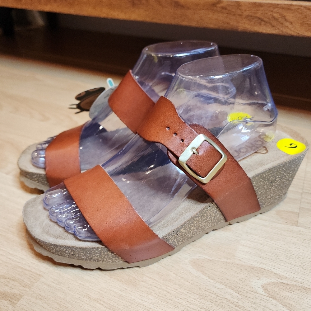 NWT Yokono Brown Leather Wedge Sandals Womens 9 Double Buckle Straps - Picture 1 of 16